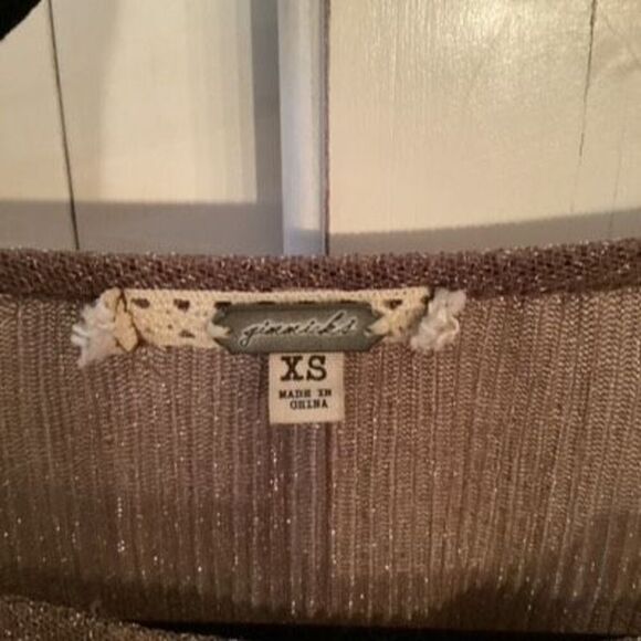 Gimmicks by BKE Buckle Sheer Ribbed Top Sz XS Oversized Bell Sleeve - Picture 2 of 6